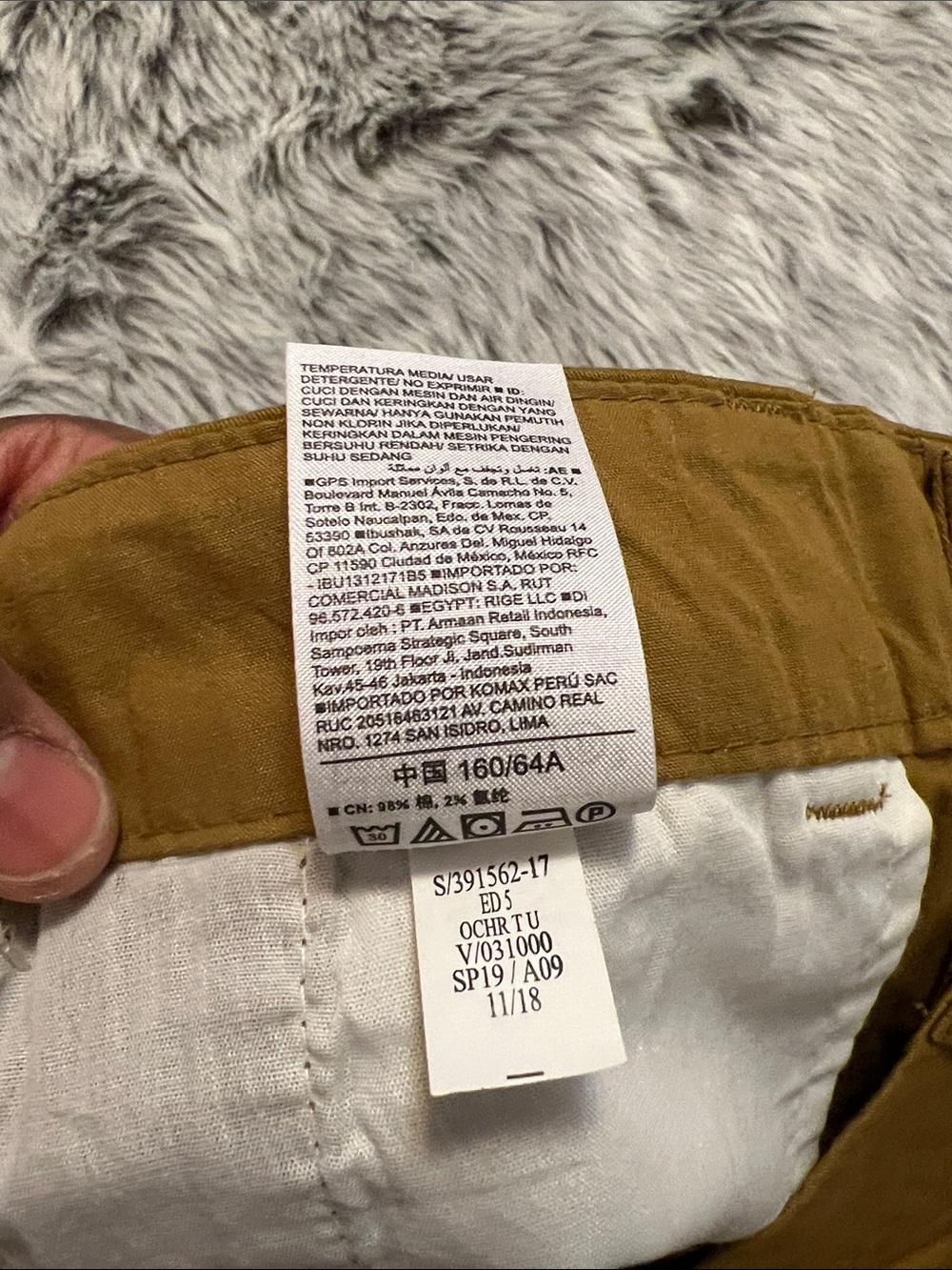 Old Navy Women's 5" Chino Shorts in Mustard Brown - Picture 8 of 8